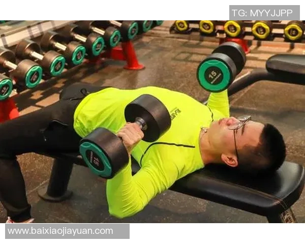 帅气足球明星海报图片展现运动魅力与青春活力的完美结合